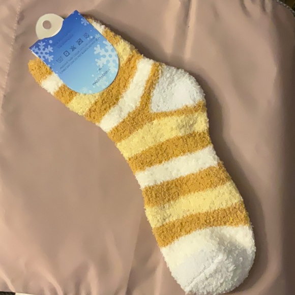 Fuzzy socks - Picture 2 of 3